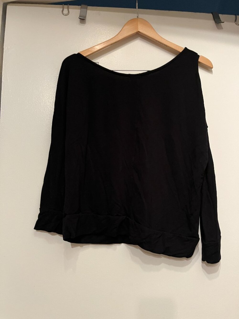 Gibson Look One Shoulder Black Blouse Mediumโ